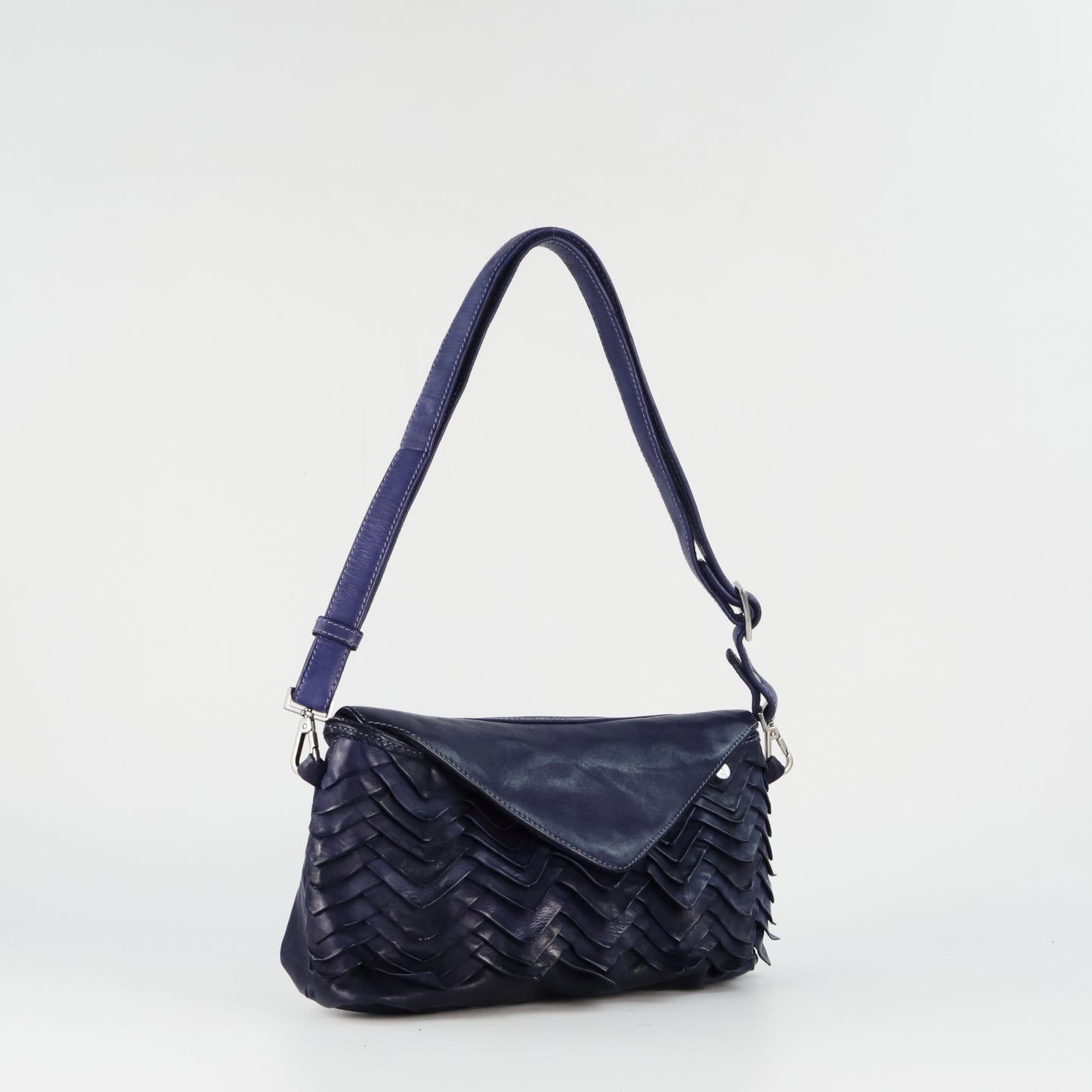 VIVIENNE MANIS VIOLET