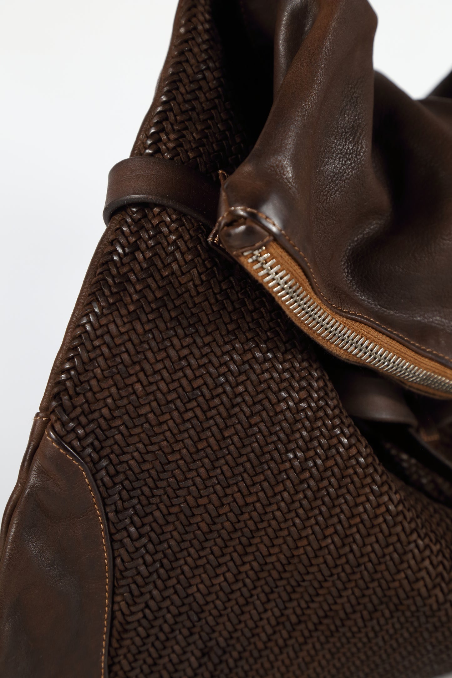 Borsa monospalla Verdiana in pelle colore castagna