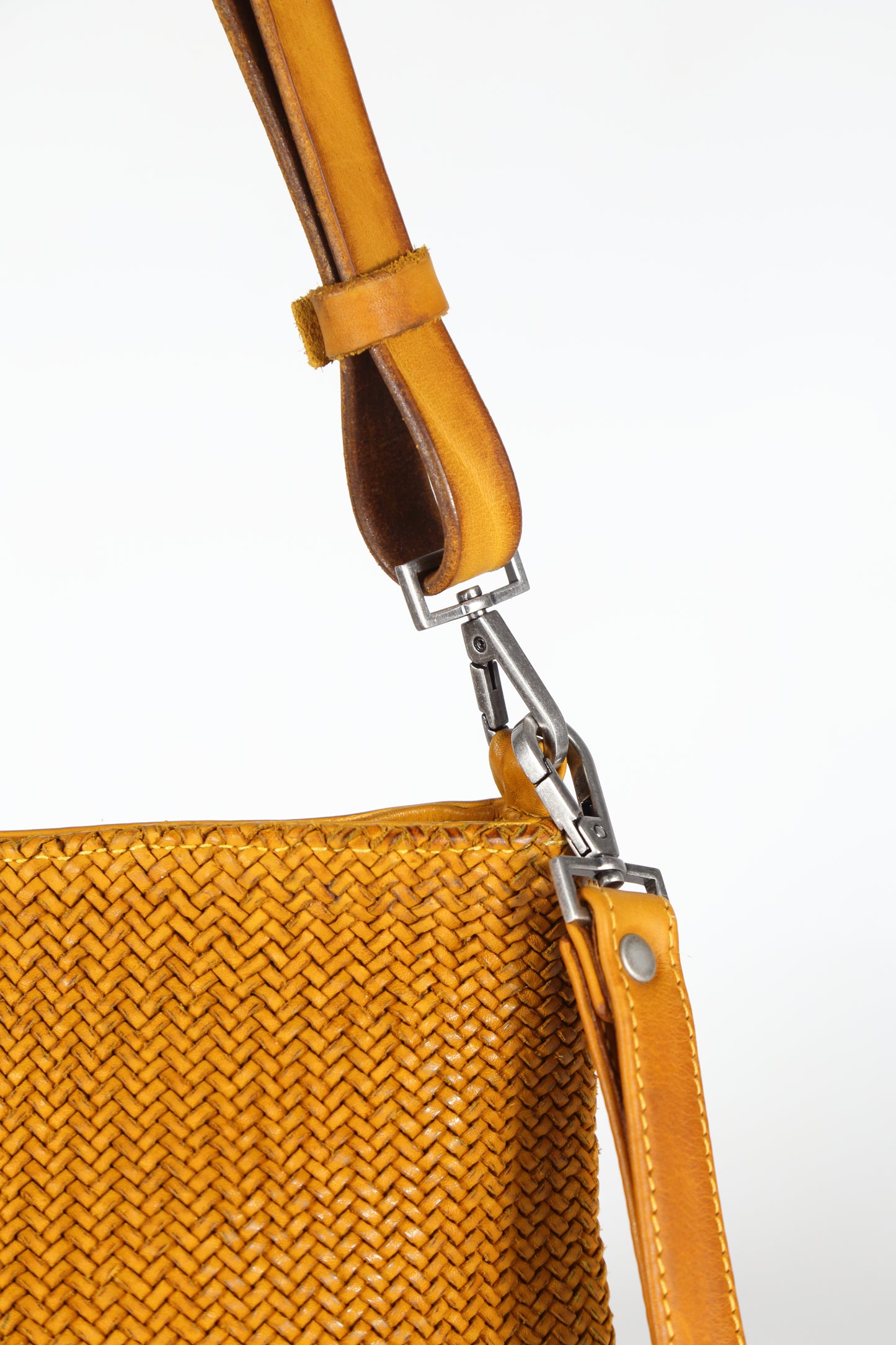 Diletta Mesh leather crossbody bag in honey