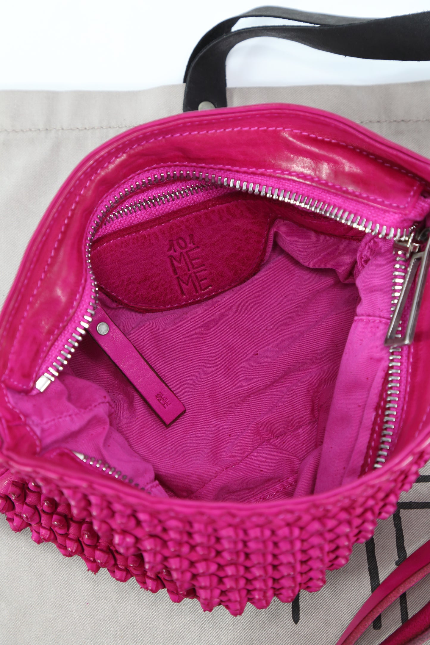 Diletta Stud shoulder bag in fuchsia leather
